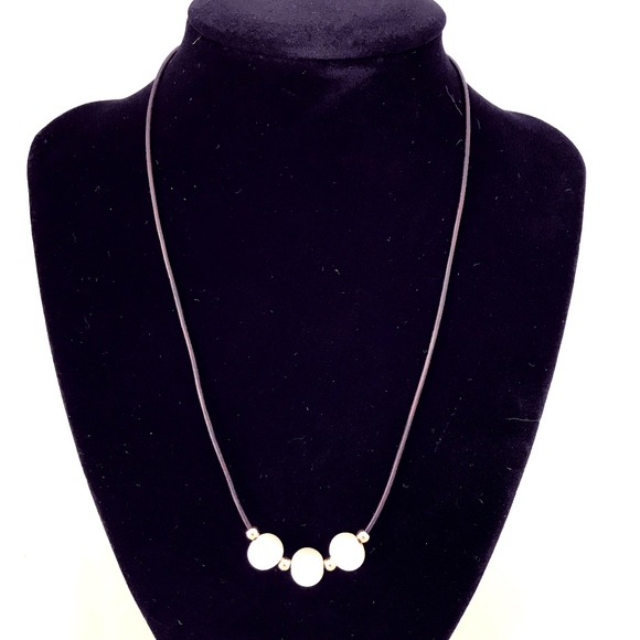 Leather and freshwater pearl choker - Picture 1 of 2